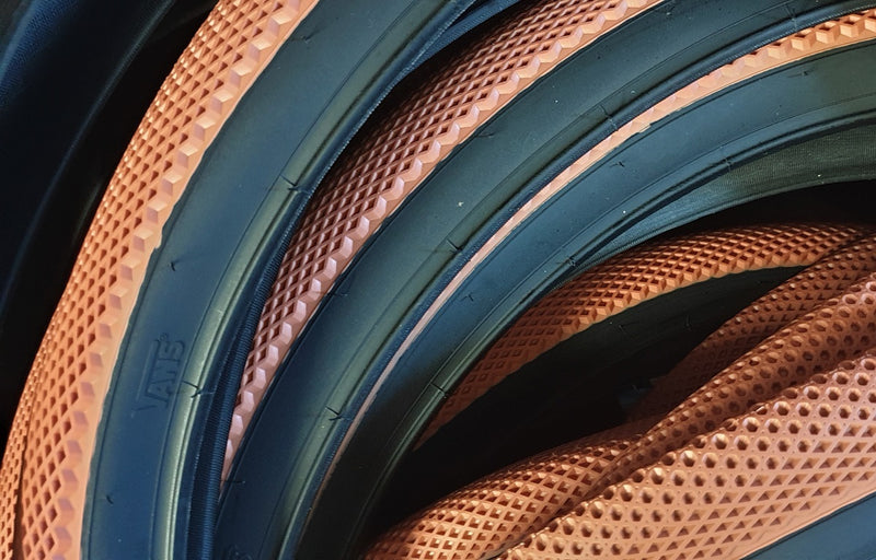 Cult Vans Tyre 26x2.1 Gum/Black