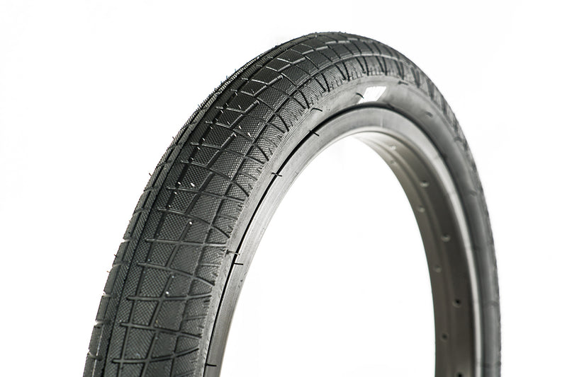 Family F2128 Tyre 18" x 2.1" Black/Black