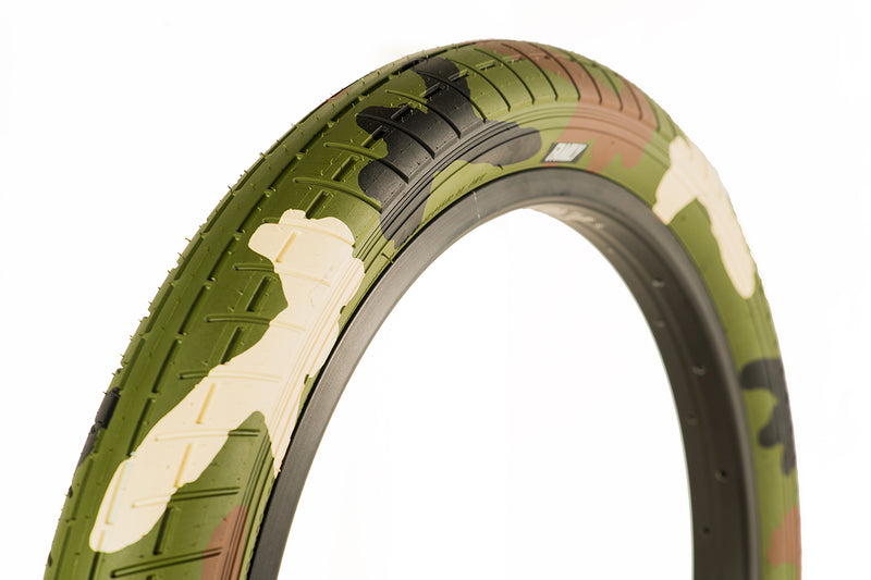 Family F2610 Tyre 20" x 2.4" [Colour: Green Camo]